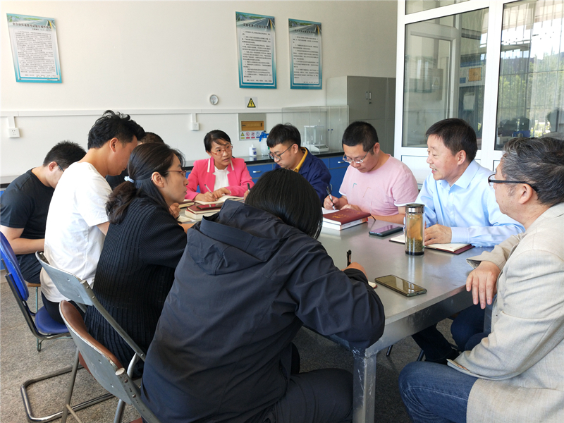 集體討論照片 (2).jpg