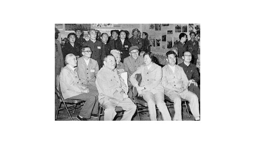 布赫、郝建秀同志來我校視察工作