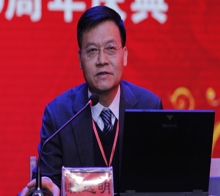 中國科學(xué)院院士、西北生態(tài)環(huán)境資源研究院常務(wù)副院長、我國著名寒區(qū)土木工程專家、博士生導(dǎo)師賴遠明教授就“寒區(qū)道路熱學(xué)特性分析方法和凍害防治技術(shù)”?與嘉賓、校友和師生分享了自己獨特的見解