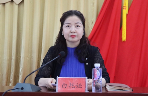 黨委副書記、院長(zhǎng)　白托婭