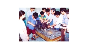 教師指導學生做后橋調(diào)整實驗